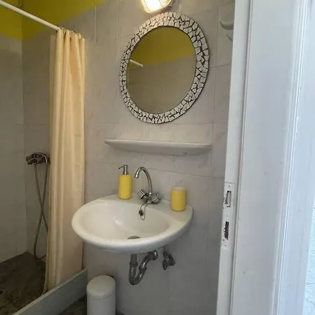 Apartment Mini House Logaras